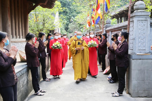 Lễ Phật đản ở chùa Khai Phúc nằm ở Hành cung Vũ Lâm.