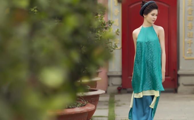Thuỳ Dung khoe nét đẹp giản dị với áo dài truyền thống