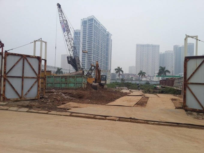 Và những lô đất có sự xuất hiện của máy móc, thiết bị thi công.