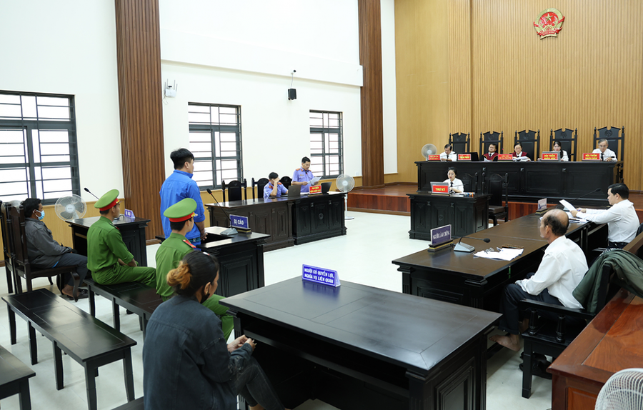 Quang cảnh phiên toà