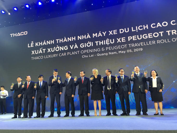 THACO và Peugoet giới thiệu hai dòng xe Traveller Luxury và Traveller Premium