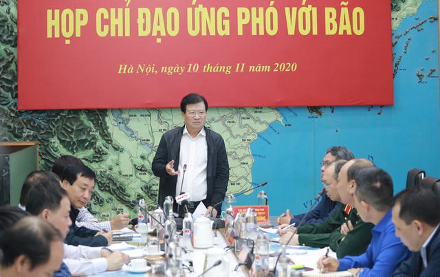 Phó Thủ tướng Trịnh Đình Dũng phát biểu chỉ đạo tại cuộc họp.