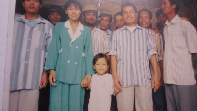 Khi biết Việt Thắng tham gia Vietnam Idol, cũng như chia sẻ về những dự định trong tương lai, “đến lúc này, tôi và gia đình đã nhận ra con đường ca hát mới là con đường dành cho Thắng. Chính vì vậy, cả nhà sẽ mãi ủng hộ và chia sẻ để Thắng theo đuổi đam mê này”, cô Tính cho biết.