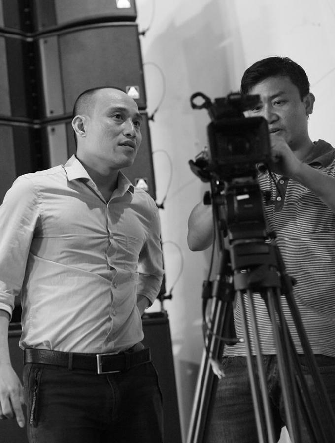 Tác nghiệp truyền hình trực tiếp chương trình "Đời cho ta thế" - ca sỹ Khánh Ly tại Đại học Văn Hóa Hà Nội.