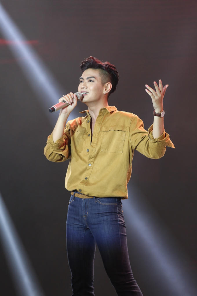 M&agrave;n tỏ t&igrave;nh g&acirc;y