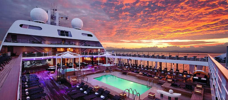 Nội thất sang trọng chuẩn 5 sao trên du thuyền