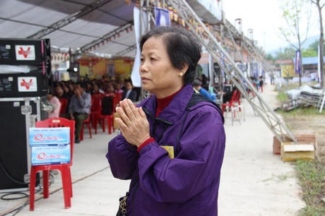 Bác Vũ Thị Minh 10 năm đi cầu siêu cho chồng