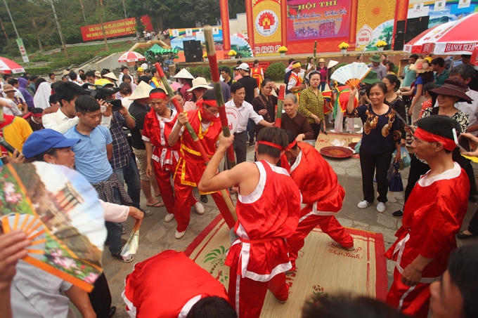 Giã bánh giầy - là phong tục truyền thống của dân tộc Việt, có từ thời Vua Lang Liêu.