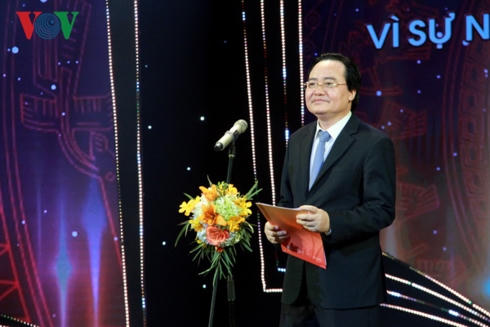 Bộ trưởng Bộ GD-ĐT Phùng Xuân Nhạ phát biểu tại lễ trao giải