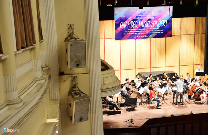 Năm 1998 và 2009, nhà hát được tu bổ lớn với phương châm bảo tồn phong cách kiến trúc ban đầu .