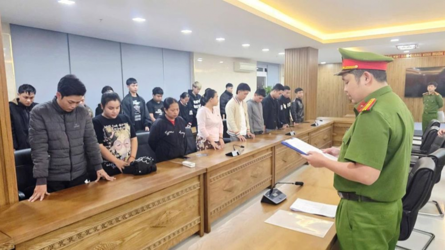 Công an bắt giữ 35 đối tượng tiếp tay đường dây lừa đảo trực tuyến xuyên biên giới.