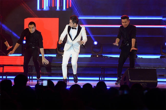 Sơn T&ugrave;ng M-TP gi&agrave;nh giải Ca sĩ của năm