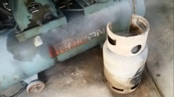 Vỏ bình gas bị mài cắt dở