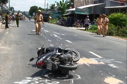 Hiện trường vụ tai nạn làm 3 người chết, một người bị thương.