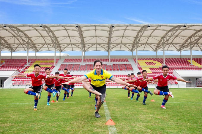 U15 PVF có sự hướng dẫn sát sao của Chris Cook - HLV khoa học thể thao.