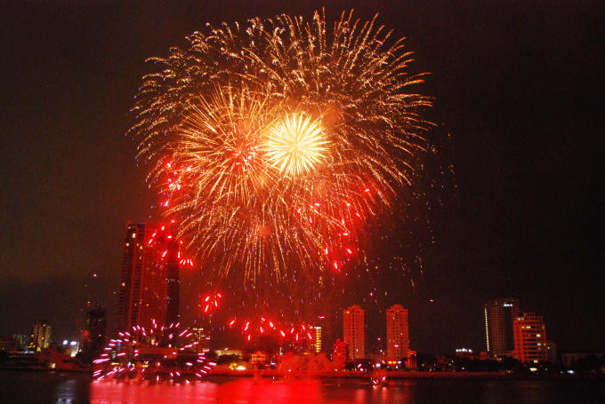 Các đợt bắn của đội Áo cũng lên cao trào cùng với tiếng nhạc.