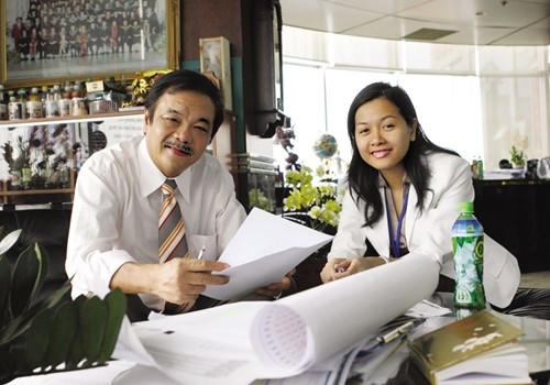 Ông Trần Quí Thanh và cô con gái Trần Uyên Phương (cũng là Phó giám đốc của Tân Hiệp Phát).