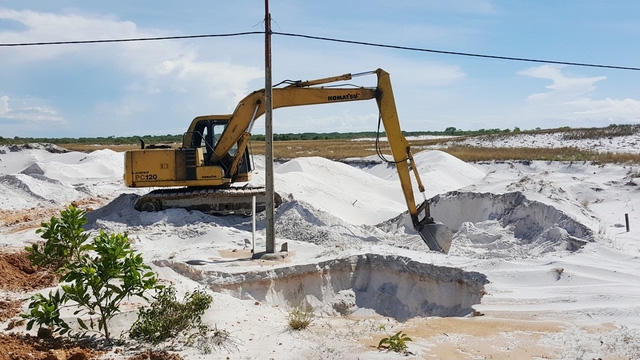 Lợi dụng vận chuyển cát đi một đằng nhưng bán một nẻo, Khamihuco đã bị phạt 40 triệu đồng.