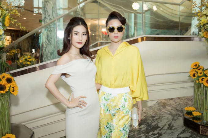 D&agrave;n mỹ nh&acirc;n khoe sắc với hoạ tiết hoa mimosa, hoa tử đằng của Adrian Anh Tuấn