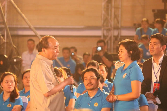 Người lao động trực tiếp chia sẻ khó khăn với Thủ tướng trong buổi gặp gỡ.