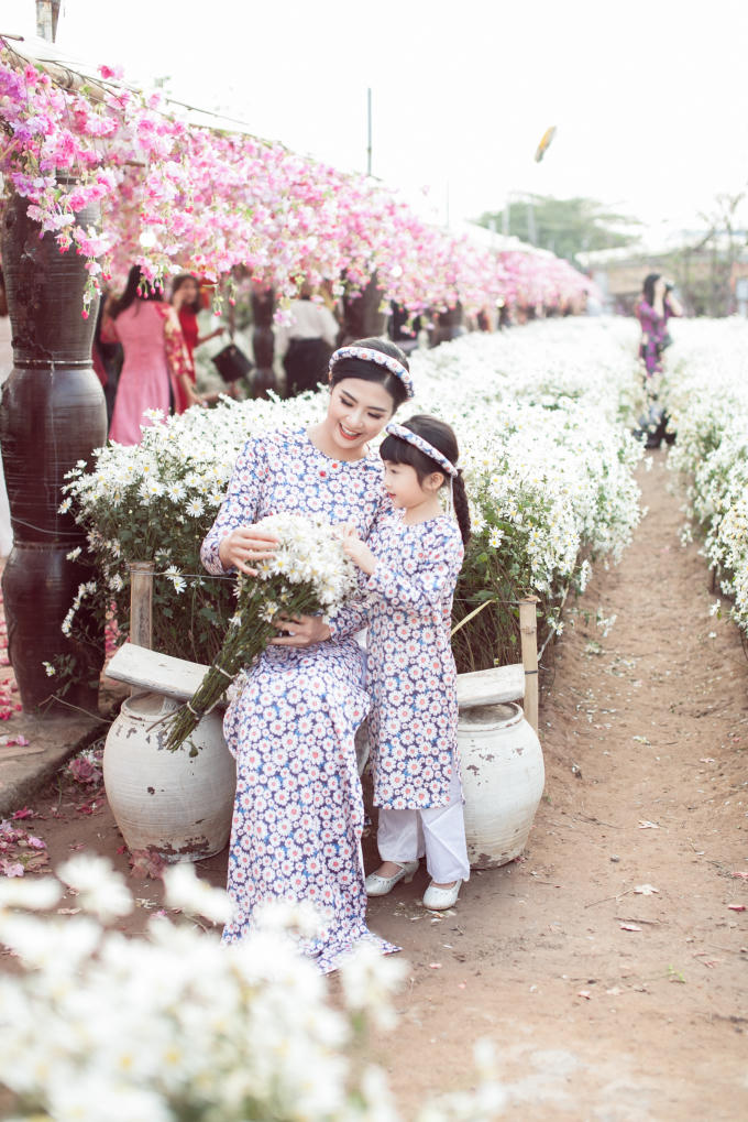 Ngọc H&acirc;n, Thanh Tú khoe sắc với c&uacute;c họa mi