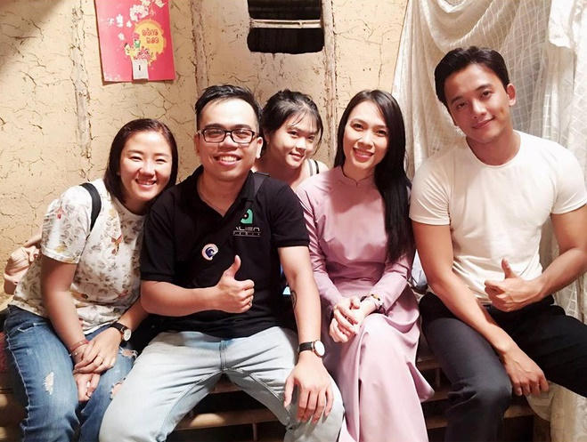 Lộ diện chủ nhân clip chế MV “Đừng hỏi em”: Chị Mỹ Tâm xào rau, chị Mỹ Tâm múc cơm