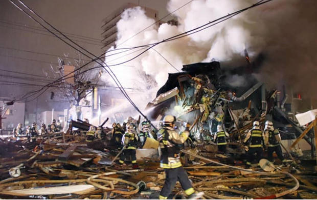 Lực lượng cứu hoả th&agrave;nh phố Sapporo t&iacute;ch cực t&igrave;m kiếm người bị nạn