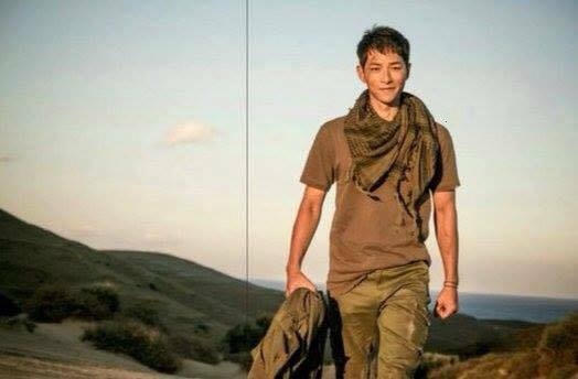 Hậu duệ mặt trời tập 15: Song Hye Kyo, Kim Ji Won khóc hết nước mắt khi hay tin bạn trai hy sinh