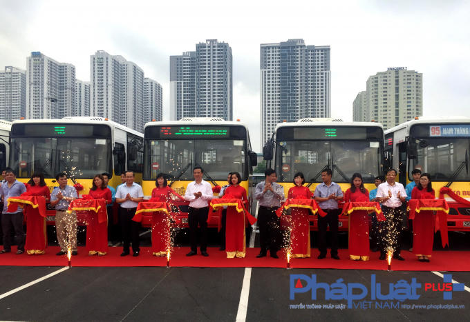 Tổng công ty Vận tải Hà Nội (Transerco) từ đầu năm 2017 đến nay đã mở được nhiều tuyến xe buýt kết nối trung tâm Hà Nội với khu vực ngoại thành.