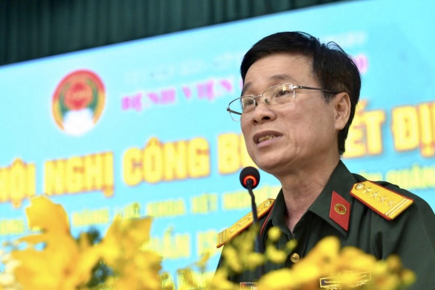 Đại tá, BS.CKII Lê Mạnh Cường – Phó Giám đốc Bệnh viện Quân y 120 phát biểu tại hội nghị