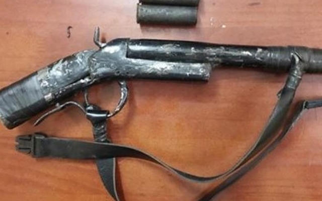 Dùng súng tự chế bắn gà, bé 14 tuổi trúng đạn tử vong