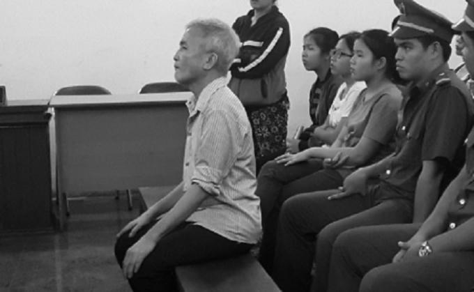 Phát hiện vợ ngủ cạnh tài xế, Đào dùng gậy đánh chết anh này.