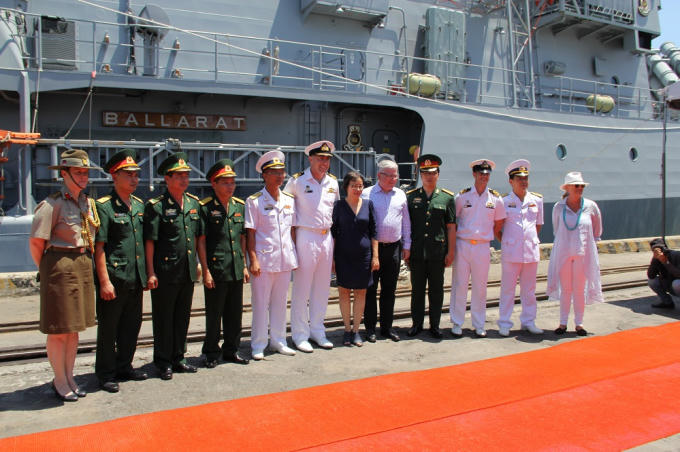 Trước đó, tàu quân sự cũng thuộc lớp Anzac có tên HMZNS Te Kaha (F77)  của Hải quân Hoàng Gia New Zealand cũng vừa có chuyến thăm hữu nghị tại TP Đà Nẵng.