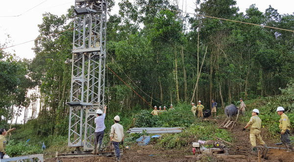 Thi công dựng cột KEMA