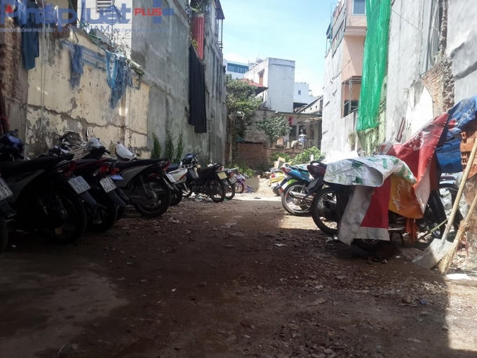 Theo danh sách các đơn vị nợ tiền thuê đất do Cục Thuế Hà Nội vừa công bố, Công ty cổ phần CIRI nợ hơn 1,2 tỷ tiền thuê đất tại địa điểm này.