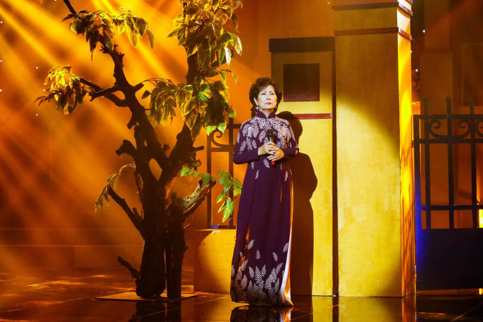 Danh ca Phương Dung tiết lộ từng thi rớt v&igrave; nhạc l&yacute; yếu