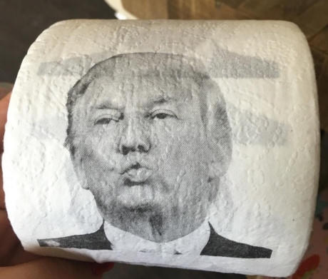 Giấy vệ sinh in hình Donald Trump. (Ảnh: Telegraph).