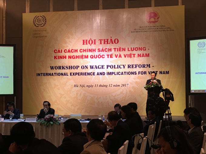 Ph&oacute; Thủ tướng Vương Đ&igrave;nh Huệ dự hội thảo về ch&iacute;nh s&aacute;ch tiền lương