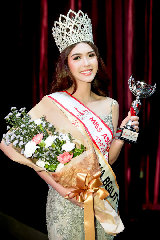 “Hoa khôi Phú Yên” Tường Linh đăng quang Hoa hậu Sắc đẹp Châu Á 2017.