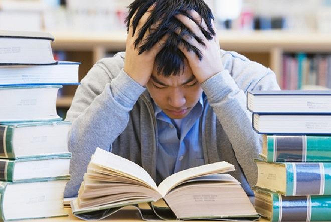 Giới trẻ phải chịu nhiều áp lực khi đến trường. Ảnh minh họa