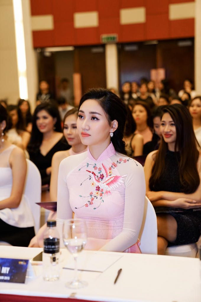 Top 3 Hoa hậu Ho&agrave;n vũ Phạm Hương, Tr&agrave; My, Lệ Hằng lần đầu ti&ecirc;n hội ngộ sau 2 năm đăng quang