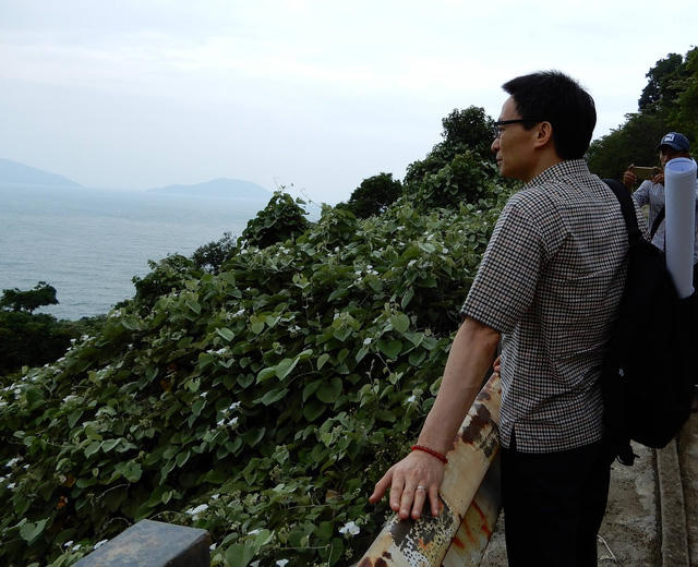 Trưa 27/5, Phó Thủ tướng Vũ Đức Đam bất ngờ đi thị sát một vòng quanh bán đảo Sơn Trà (TP Đà Nẵng). Chuyến đi của Phó Thủ tướng được khẳng định “mang tính chất cá nhân”. (Ảnh: Khánh Hồng)