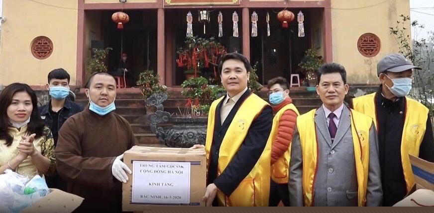 Đại đức Thích Giác Giáo - Phó phân ban Bảo tồn và Phát triển di sản văn hóa PGVN, Ban Văn hóa Trung ương GHPGVN – Trụ trì chùa Kim Ngưu (thứ 2 từ trái sang)