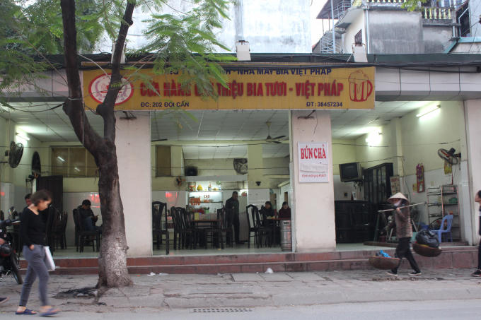 Nhà máy bia Việt - Pháp nằm trên phố Đội Cấn, Ba Đình, Hà Nội.