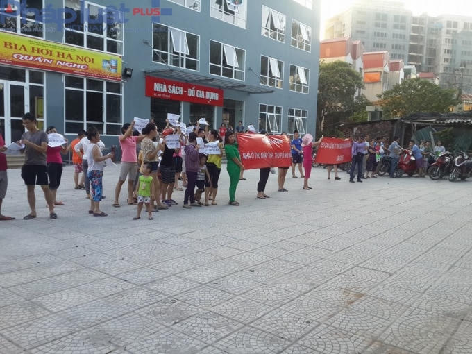 Hàng trăm hộ dân tổ chức phản đối chủ đầu tư chung cư An Bình vào ngày 1/6 vừa qua.