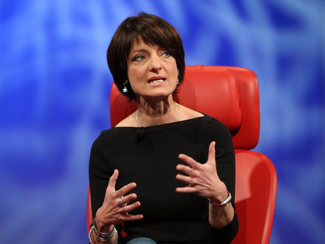 Bà Regina Dugan, giám đốc chịu trách nhiệm phát triển phần cứng người tiêu dùng tại phòng thí nghiệm Building 8 của Facebook.