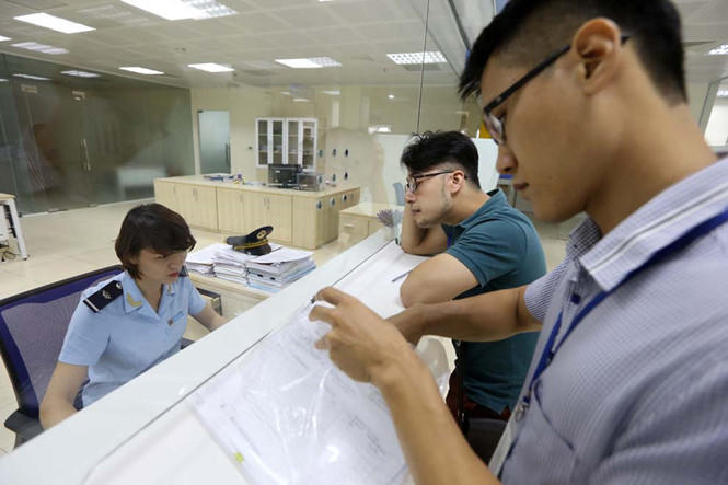 Thủ tục thuế, hải quan đã bớt phiền hà nhưng chưa thực sự thuận lợi. ẢNH: NGỌC THẮNG