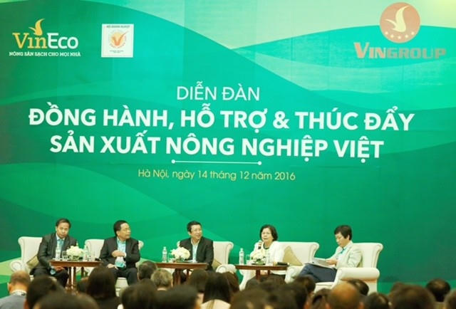 Các diễn giả chia sẻ về các giải pháp thúc đẩy mối liên kết giữa hộ sản xuất và doanh nghiệp.
