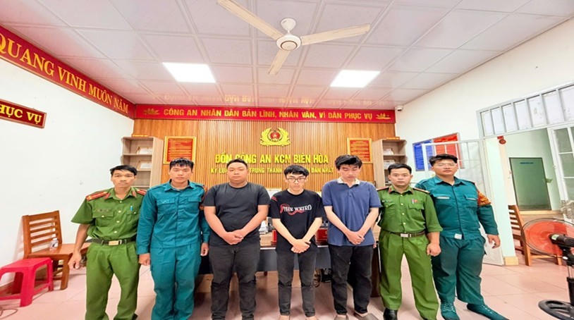 Nhóm đối tượng bị lực lượng công an bắt giữ