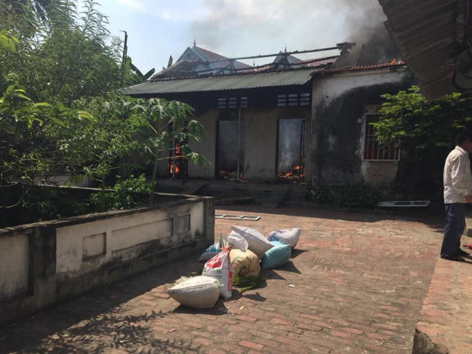 Căn nhà bị nam thanh niên đốt cháy.